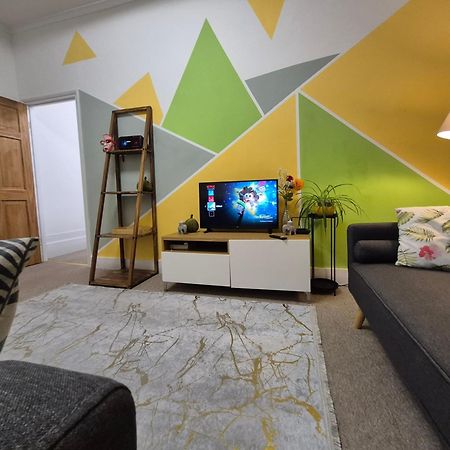 Stylish And Bright Flat In London N8 Turnpike Lane - Piccadilly Line Apartman Kültér fotó